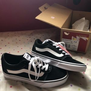 BRAND NEW Vans